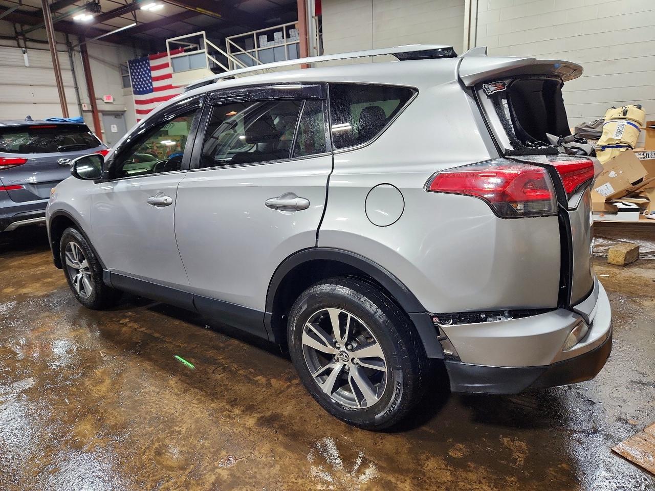 2018 TOYOTA RAV4 XLE photo 3
