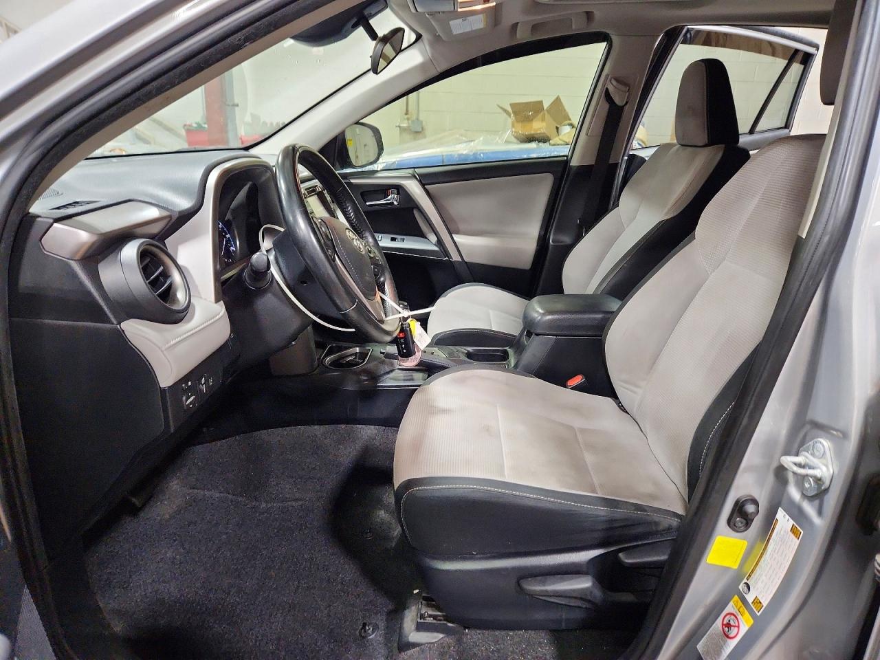 2018 TOYOTA RAV4 XLE photo 13