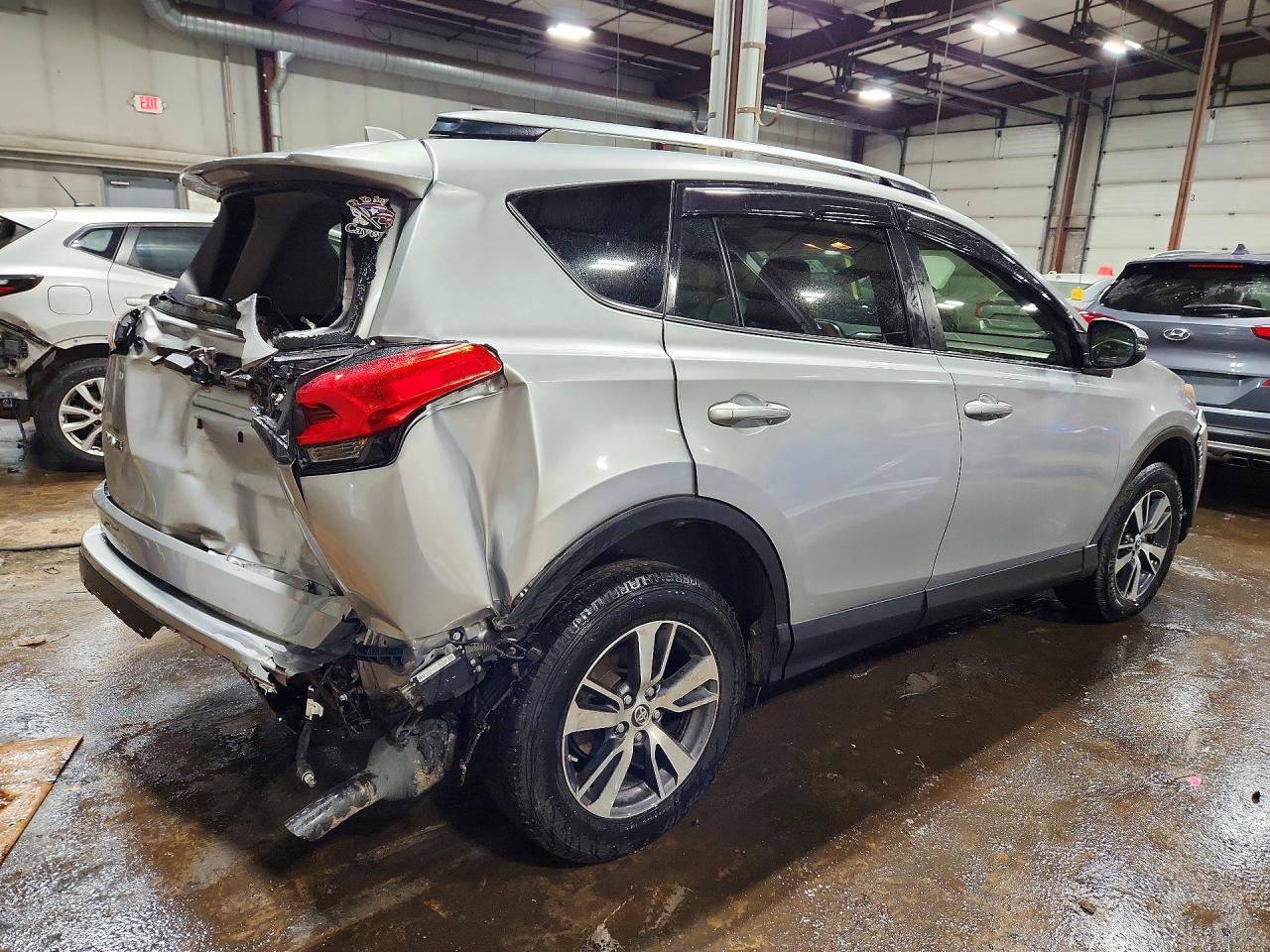 2018 TOYOTA RAV4 XLE photo 5