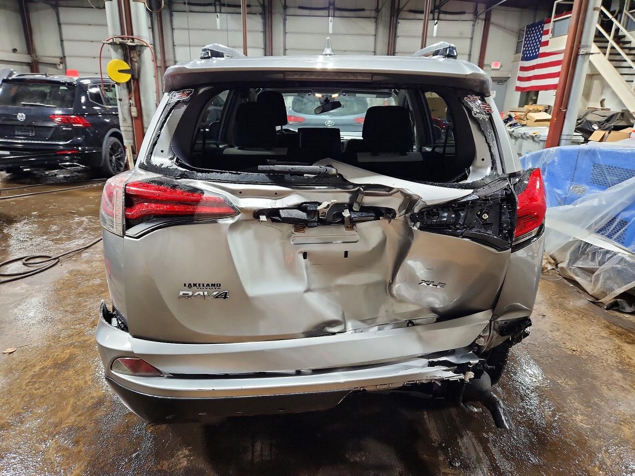 2018 TOYOTA RAV4 XLE photo 11