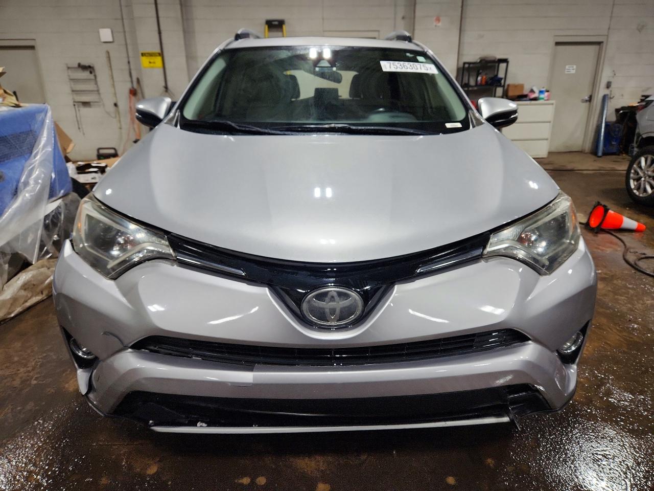 2018 TOYOTA RAV4 XLE photo 9