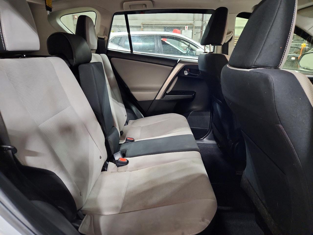 2018 TOYOTA RAV4 XLE photo 19