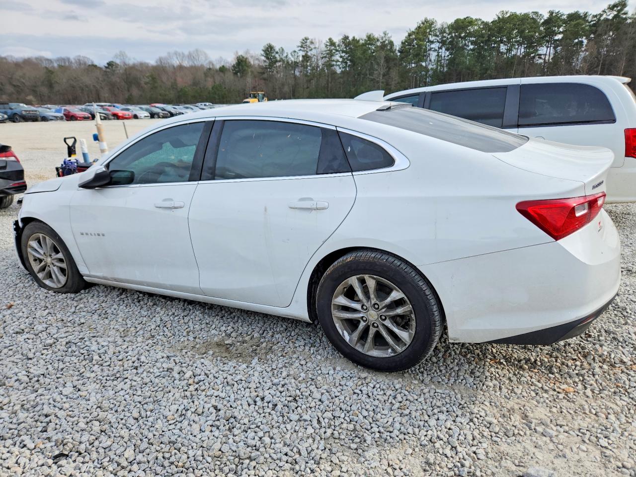2017 CHEVROLET MALIBU LT photo 4