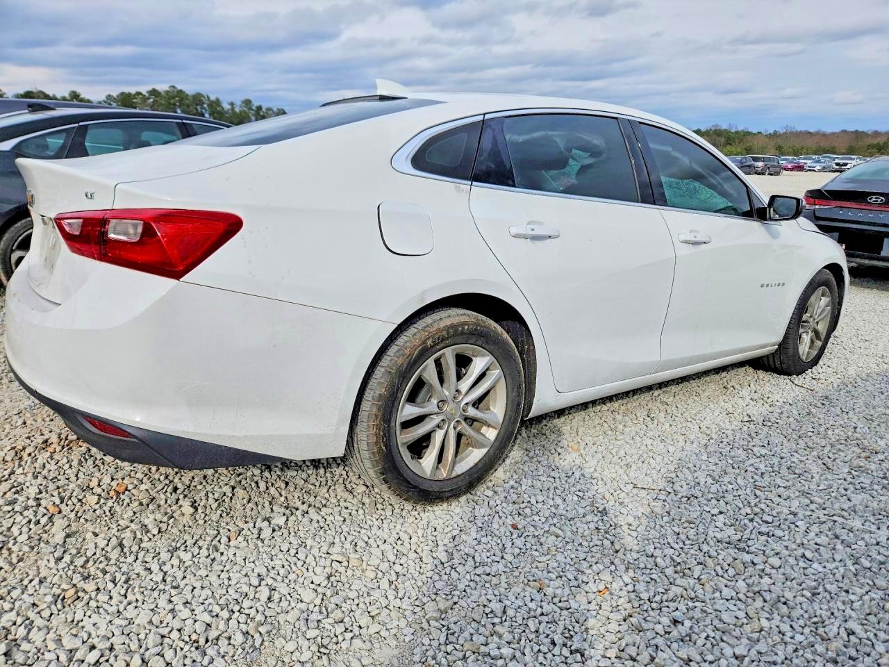 2017 CHEVROLET MALIBU LT photo 7