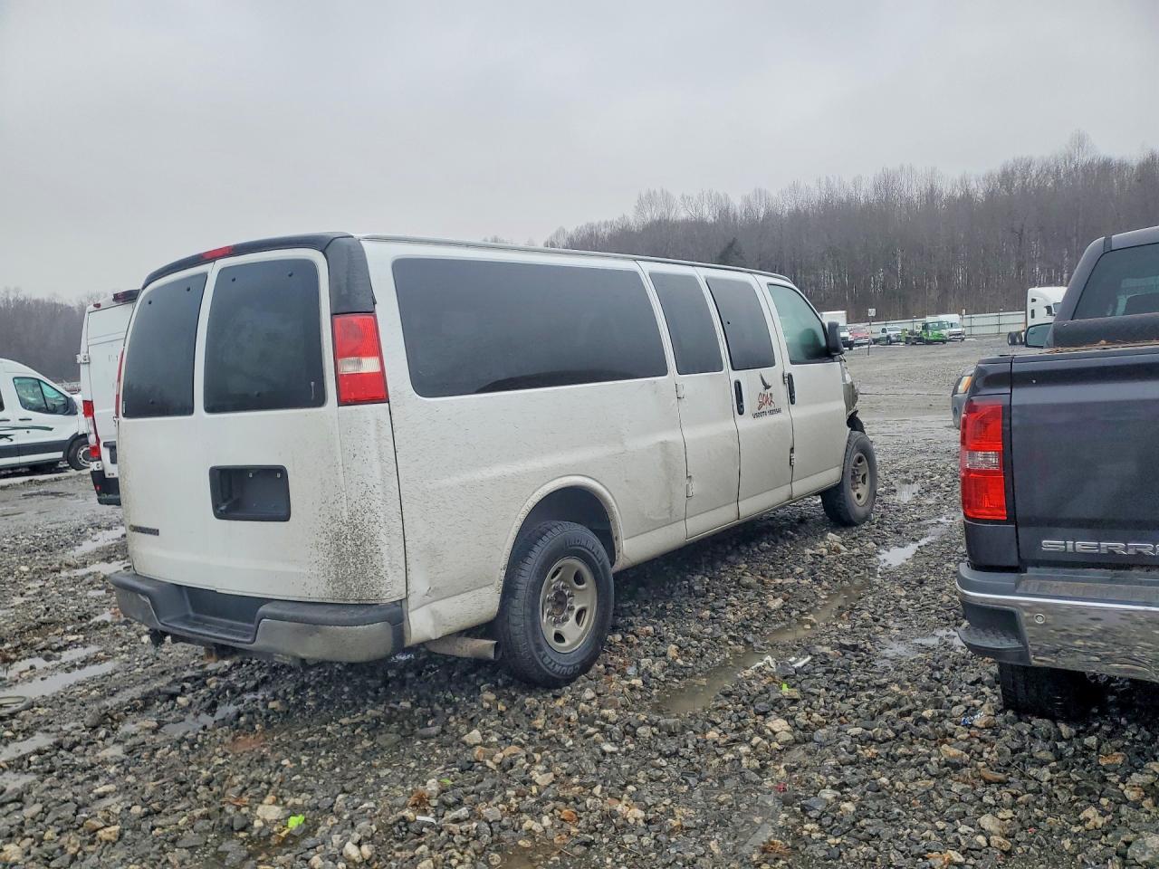 2017 CHEVROLET EXPRESS G3500 LT photo 3