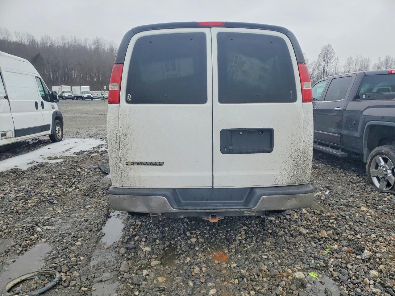 2017 CHEVROLET EXPRESS G3500 LT photo 6