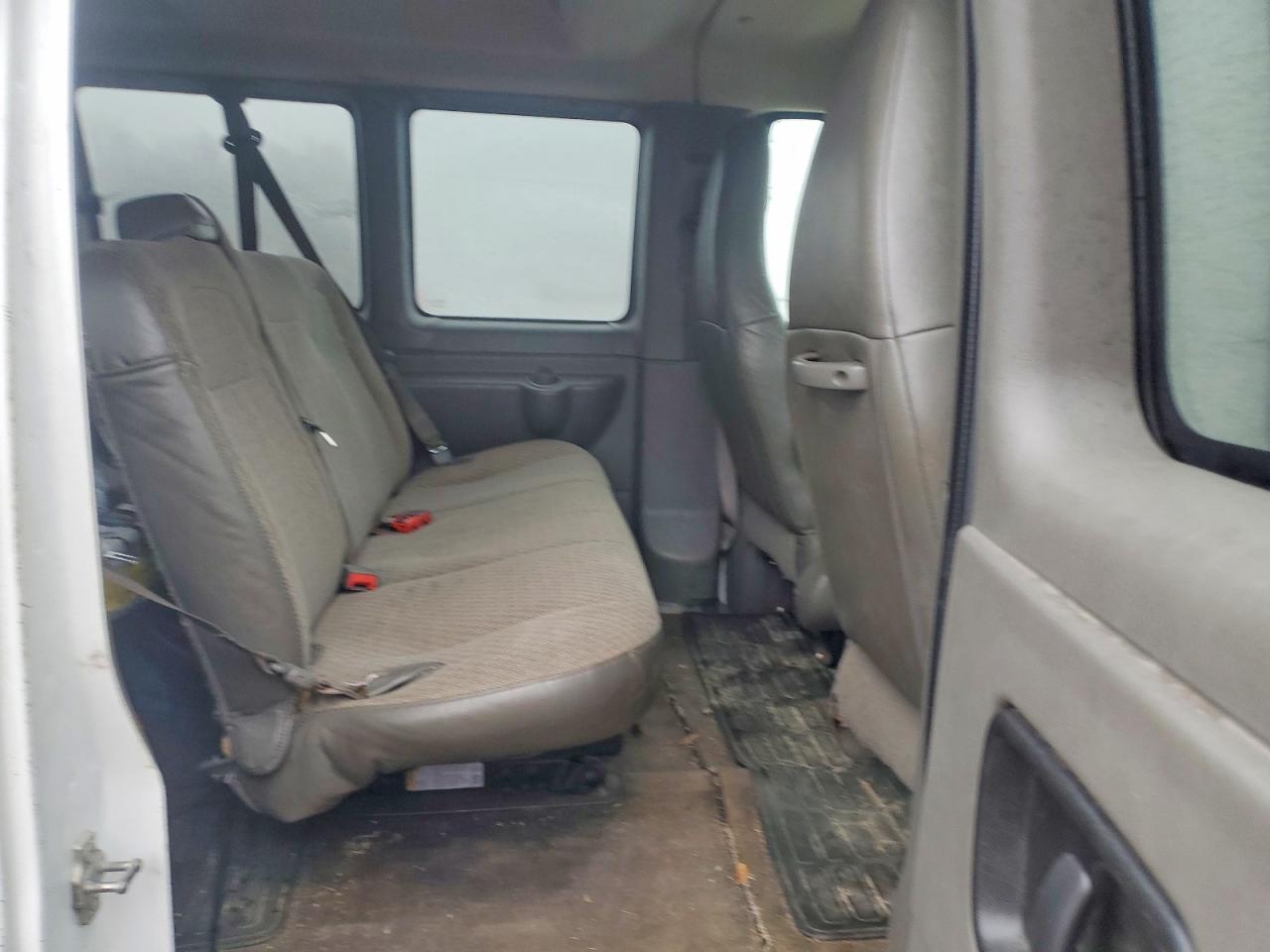 2017 CHEVROLET EXPRESS G3500 LT photo 11