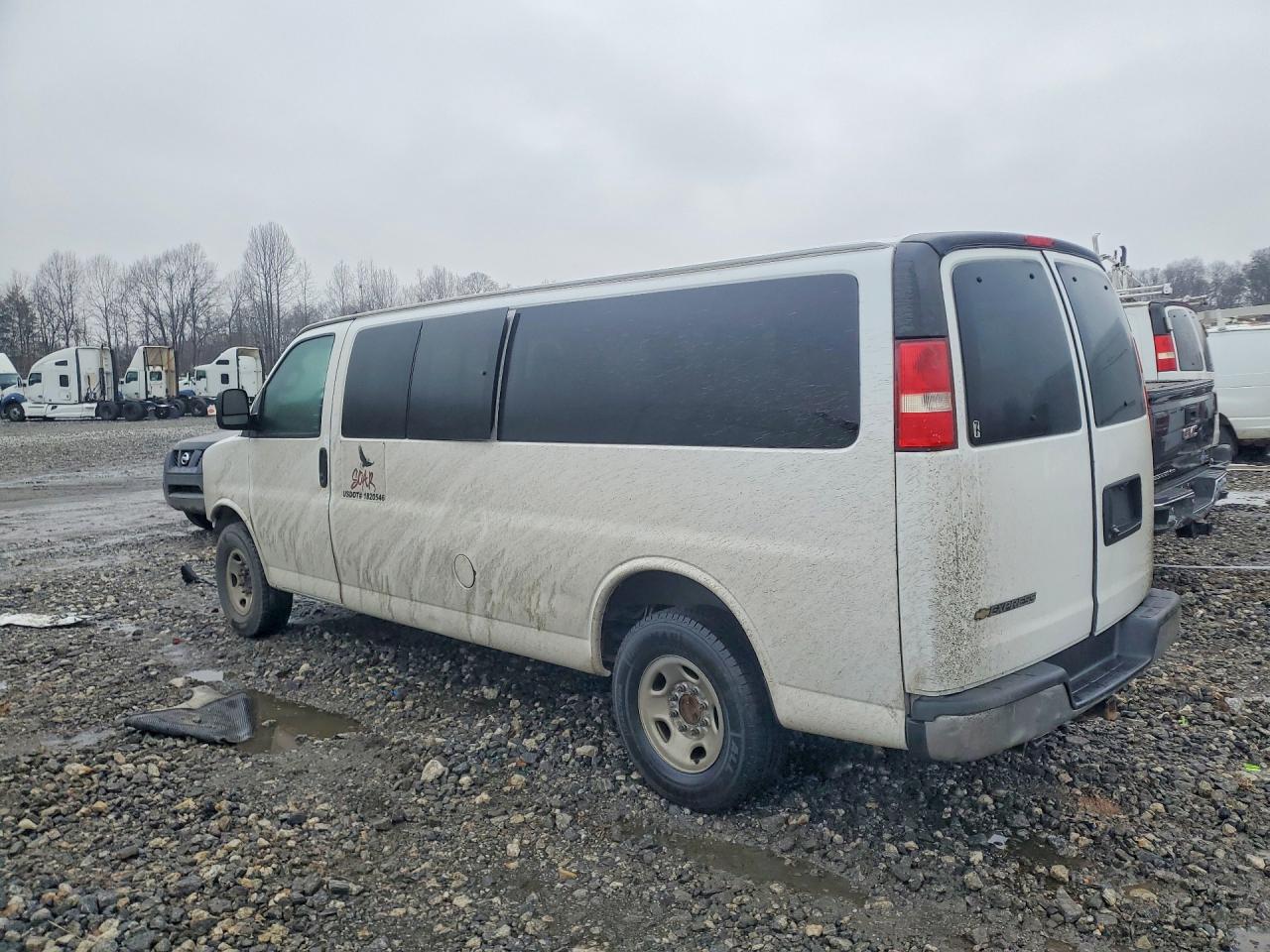 2017 CHEVROLET EXPRESS G3500 LT photo 2