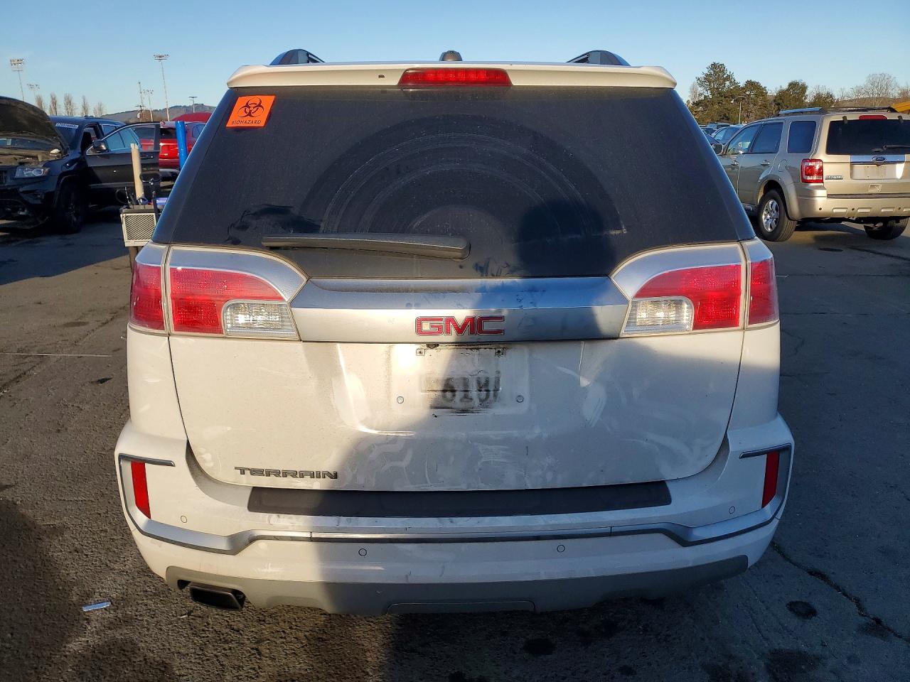 2017 GMC TERRAIN DENALI photo 6