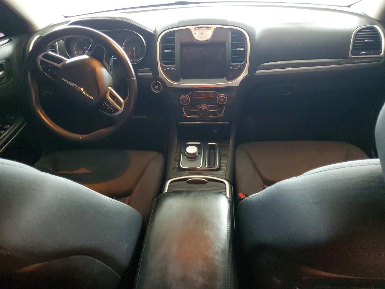2019 CHRYSLER 300 TOURING photo 8