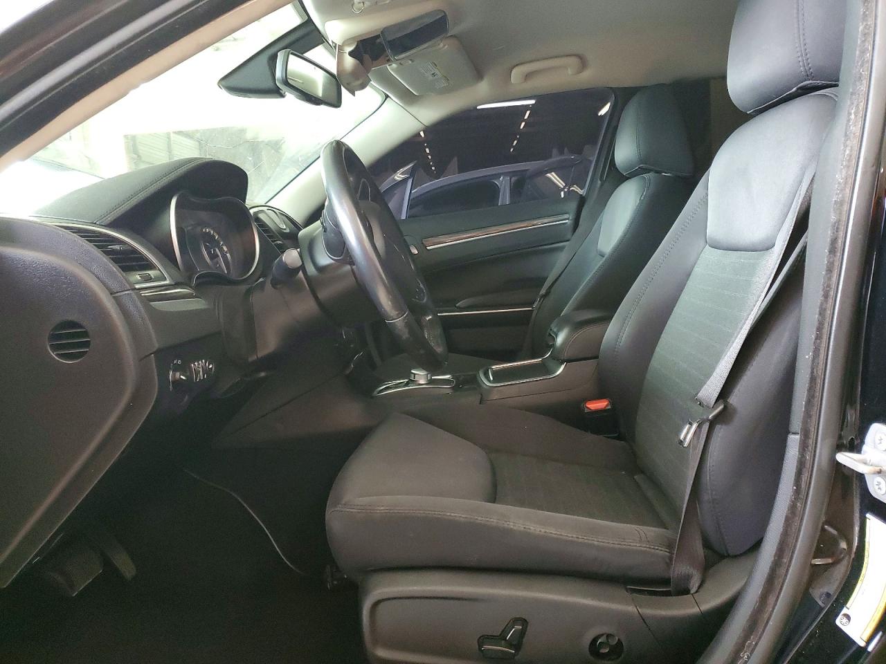 2019 CHRYSLER 300 TOURING photo 7