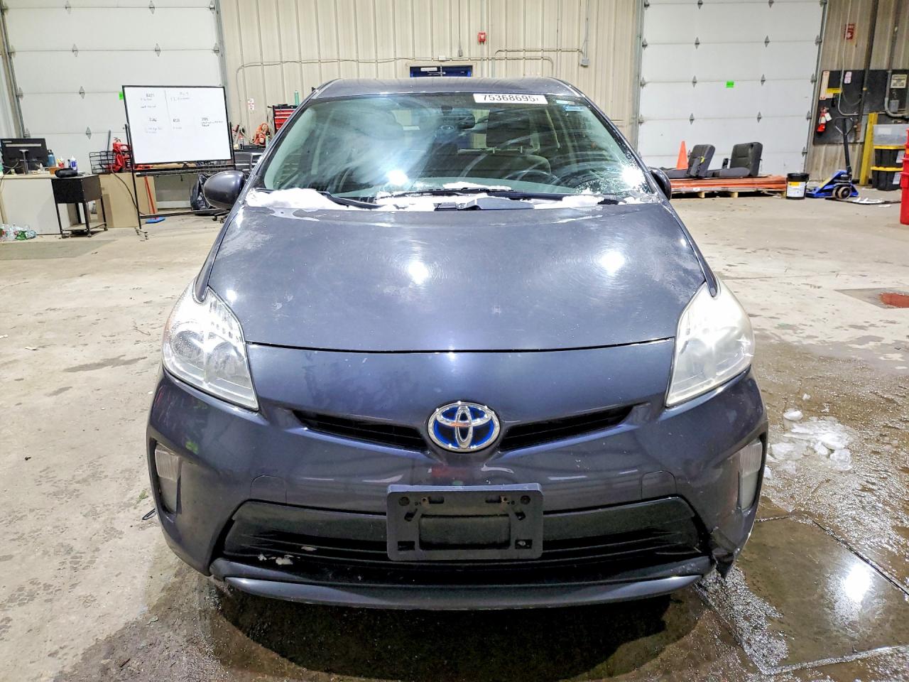2013 TOYOTA PRIUS THREE photo 9