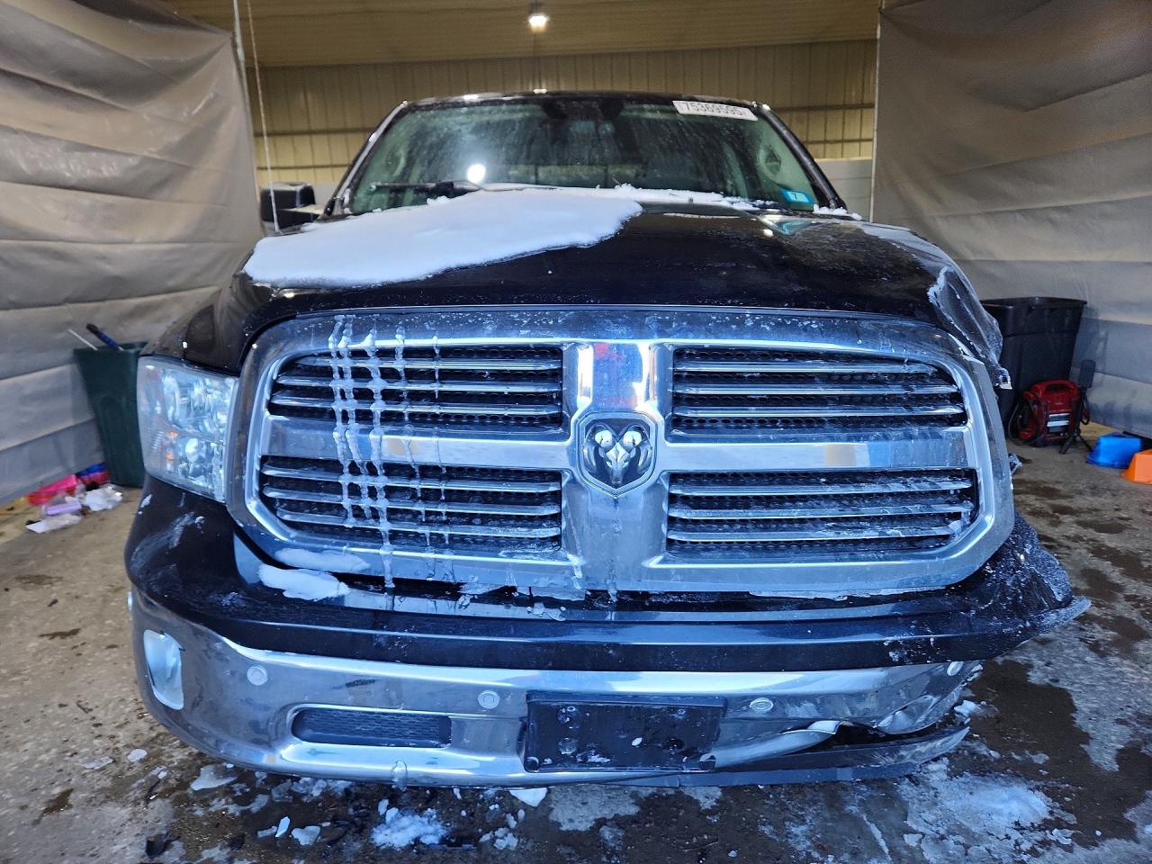 2017 RAM 1500 SLT photo 9