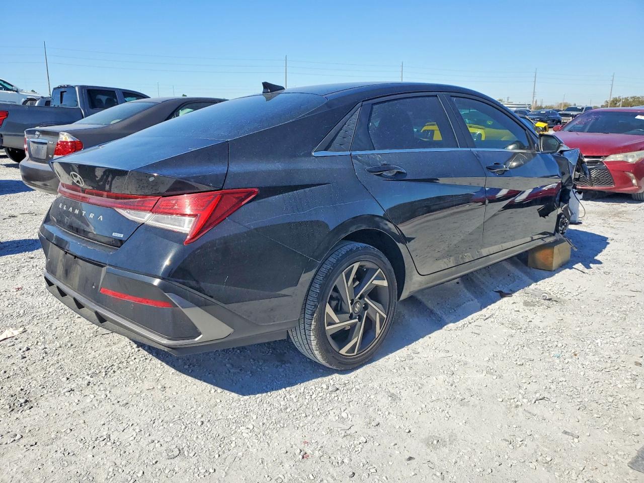 2024 HYUNDAI ELANTRA LIMITED photo 3