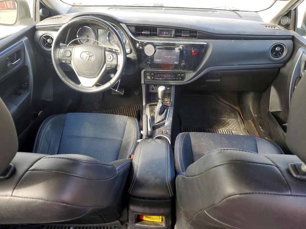 2019 TOYOTA COROLLA L photo 8