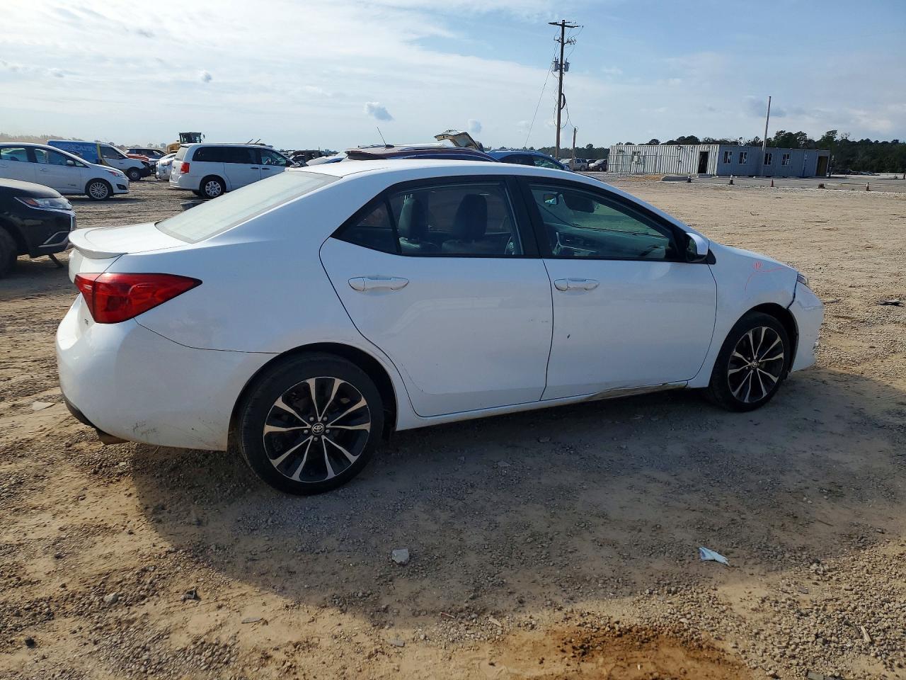 2019 TOYOTA COROLLA L photo 3