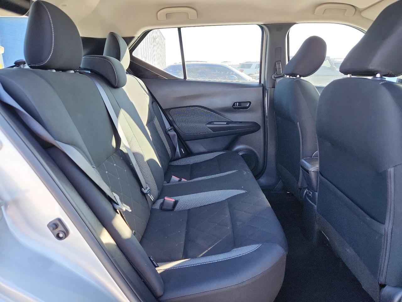 2020 NISSAN KICKS S photo 21