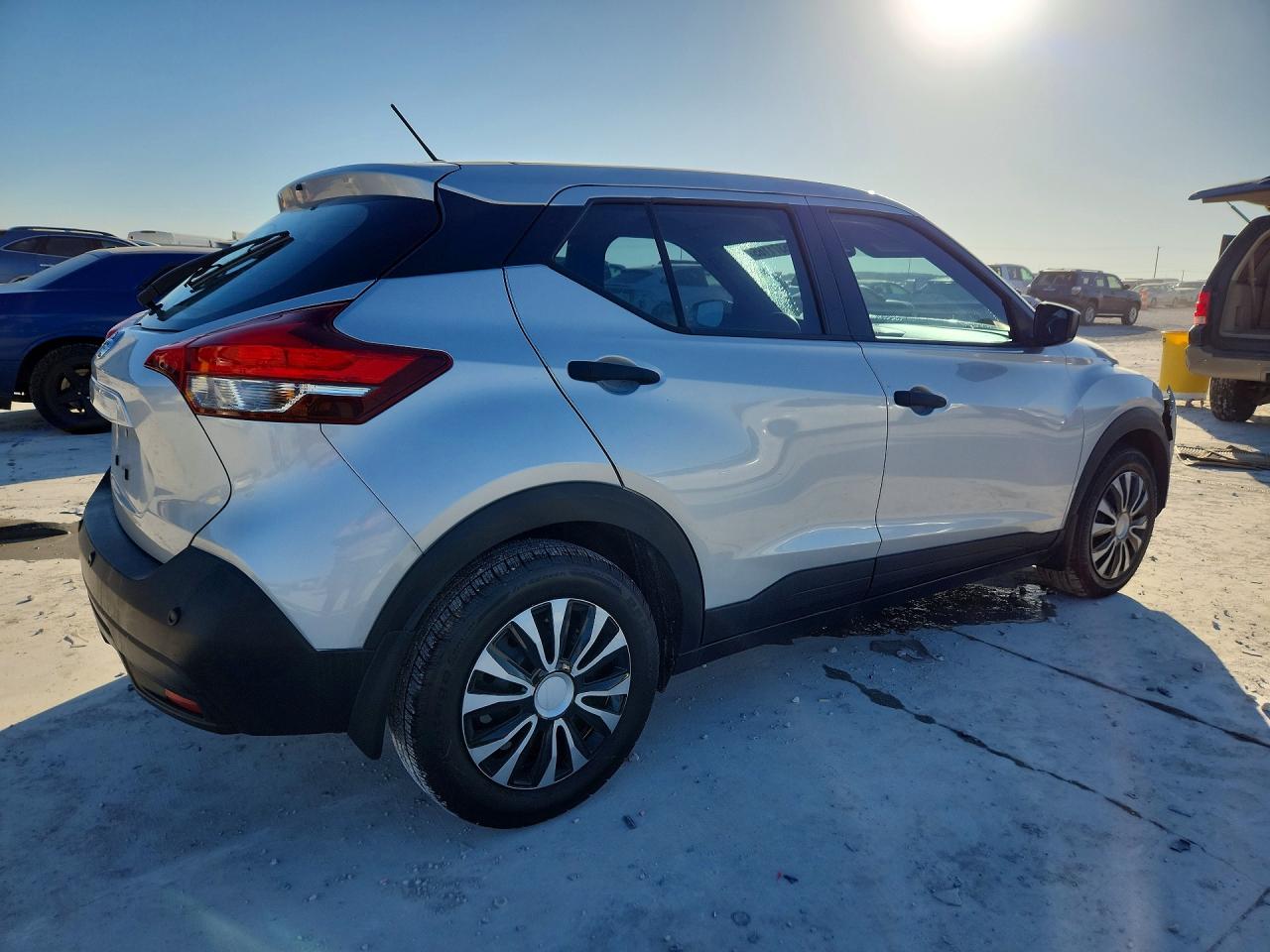 2020 NISSAN KICKS S photo 5
