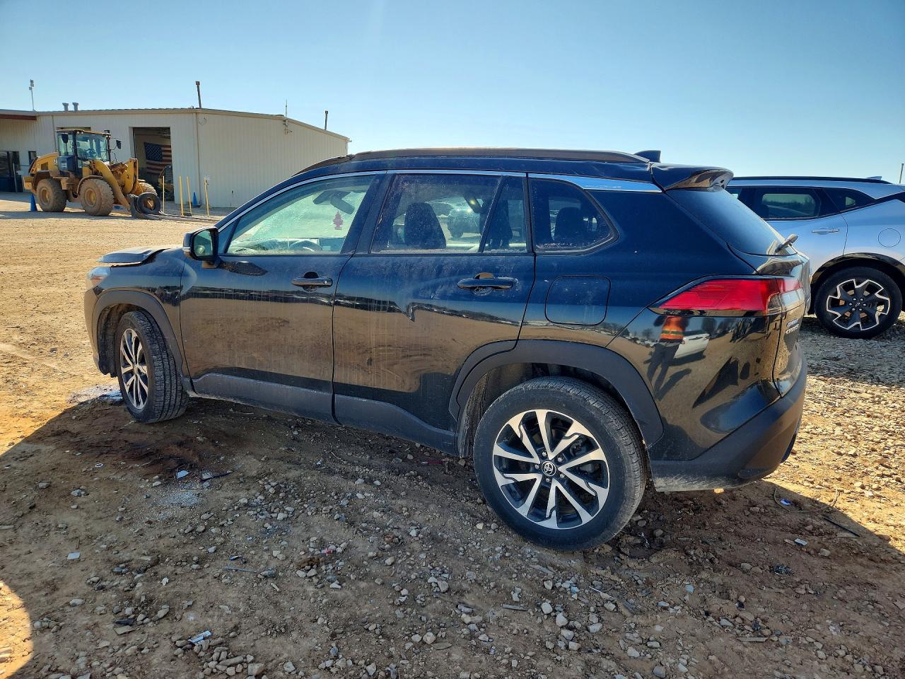 2022 TOYOTA COROLLA CROSS XLE photo 2