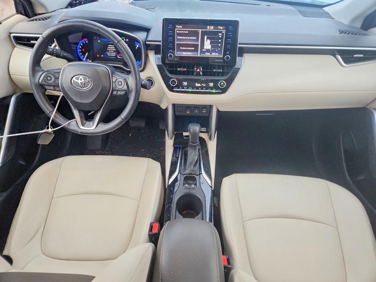2022 TOYOTA COROLLA CROSS XLE photo 8