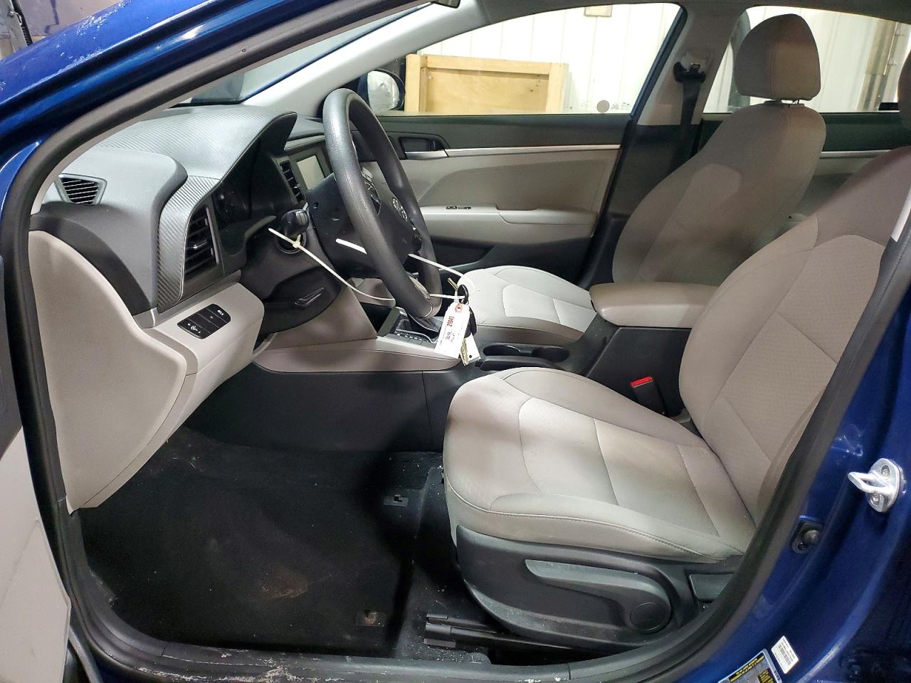 2019 HYUNDAI ELANTRA photo 13