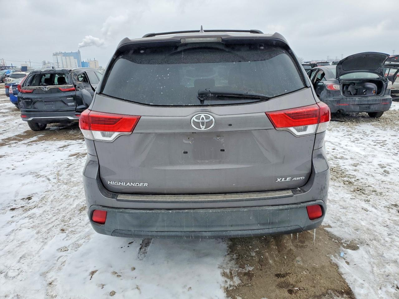 2018 TOYOTA HIGHLANDER photo 11
