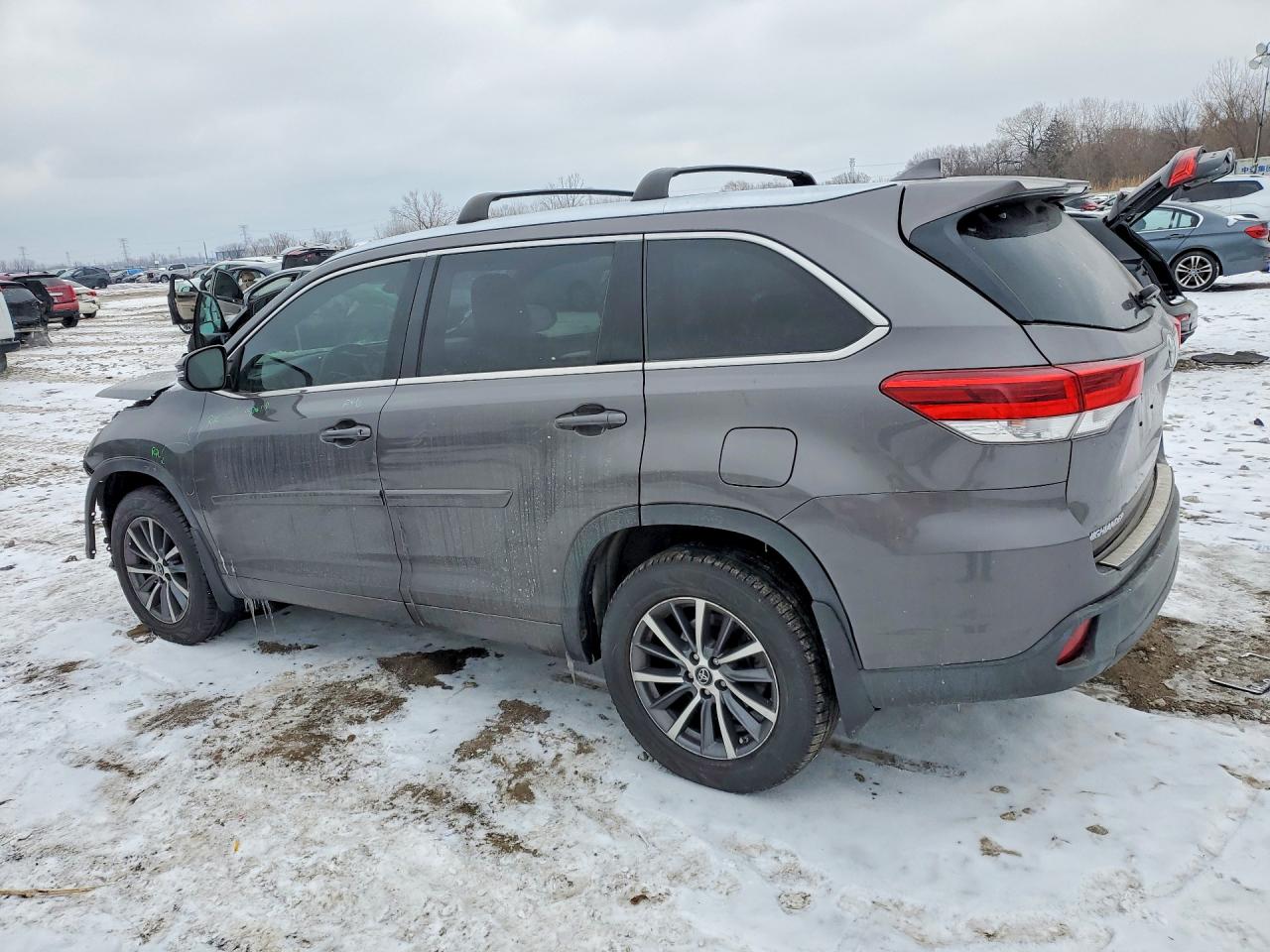 2018 TOYOTA HIGHLANDER photo 3