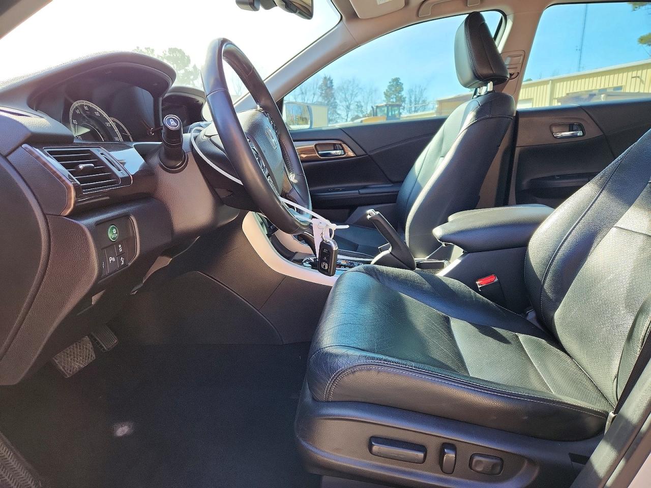 2017 HONDA ACCORD TOURING photo 7