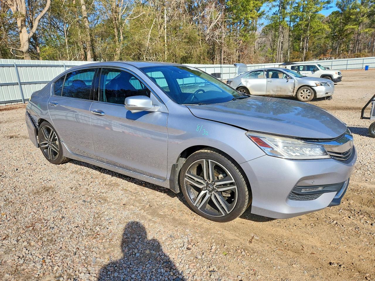 2017 HONDA ACCORD TOURING photo 4