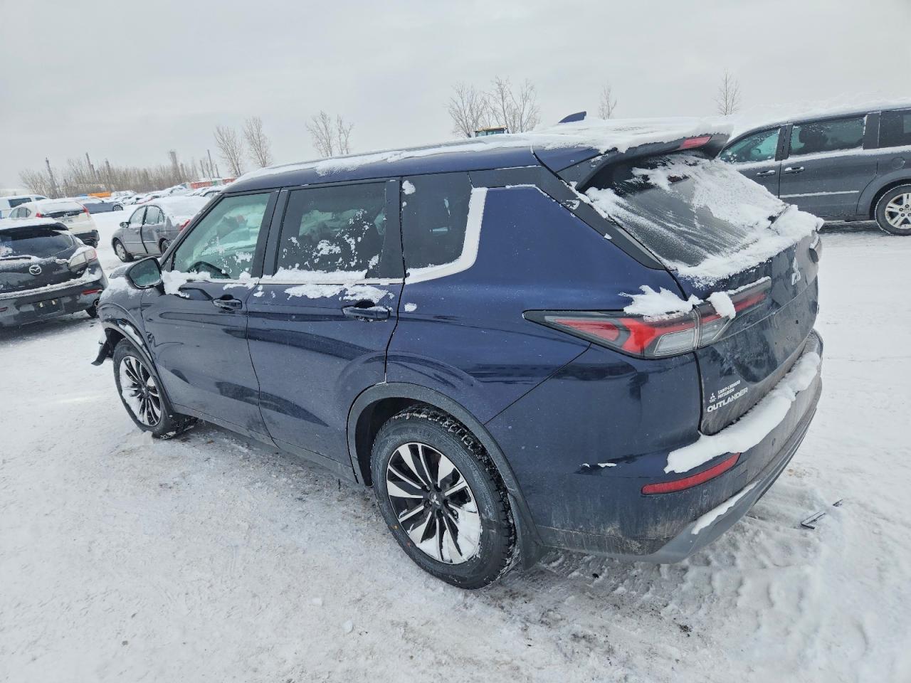 2025 MITSUBISHI OUTLANDER SE photo 2