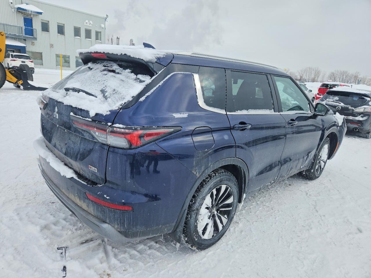 2025 MITSUBISHI OUTLANDER SE photo 3