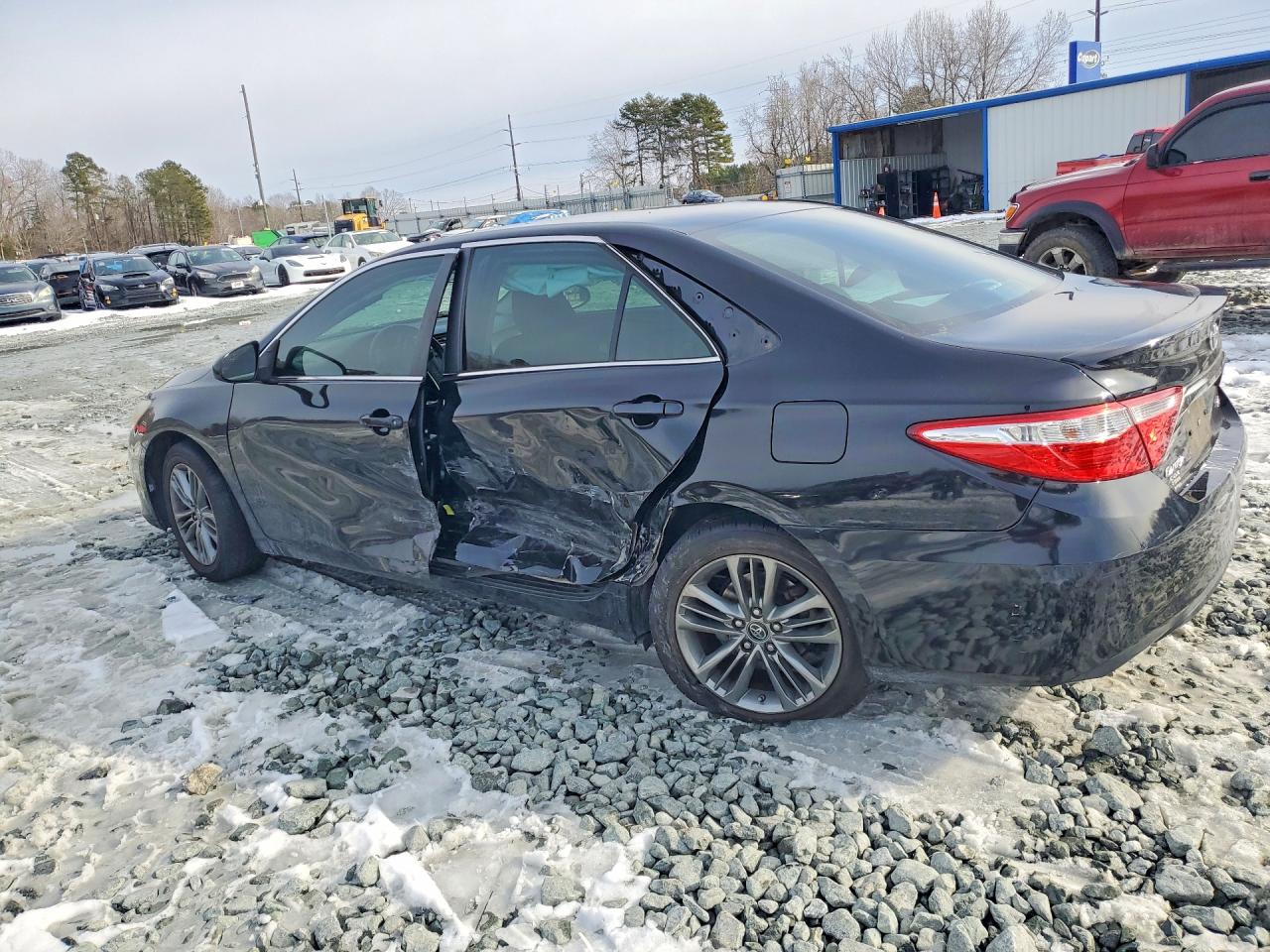 2017 TOYOTA CAMRY LE photo 3