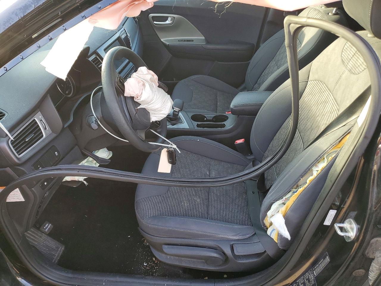 2017 KIA NIRO LX photo 13