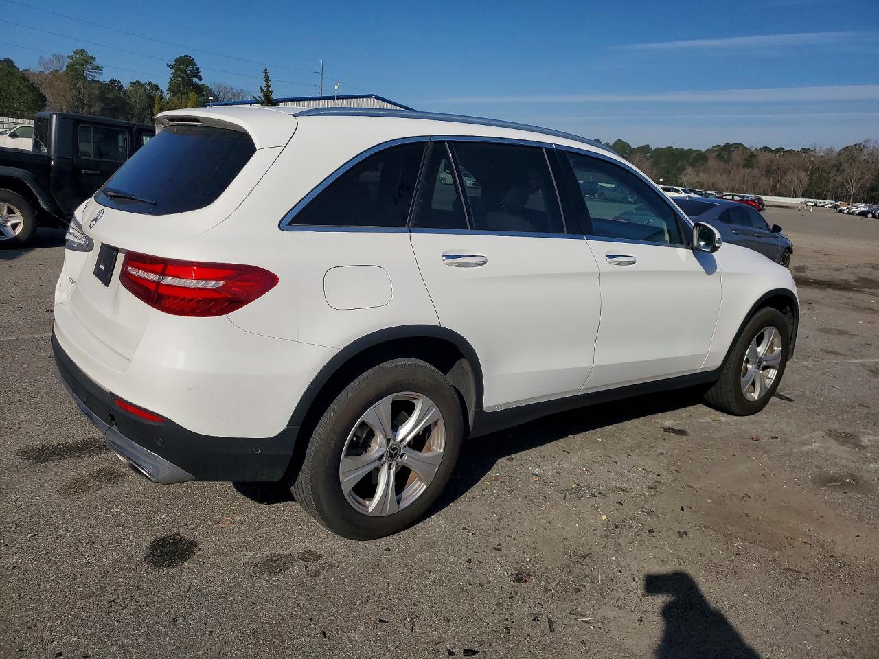 2018 MERCEDES-BENZ GLC 300 photo 3