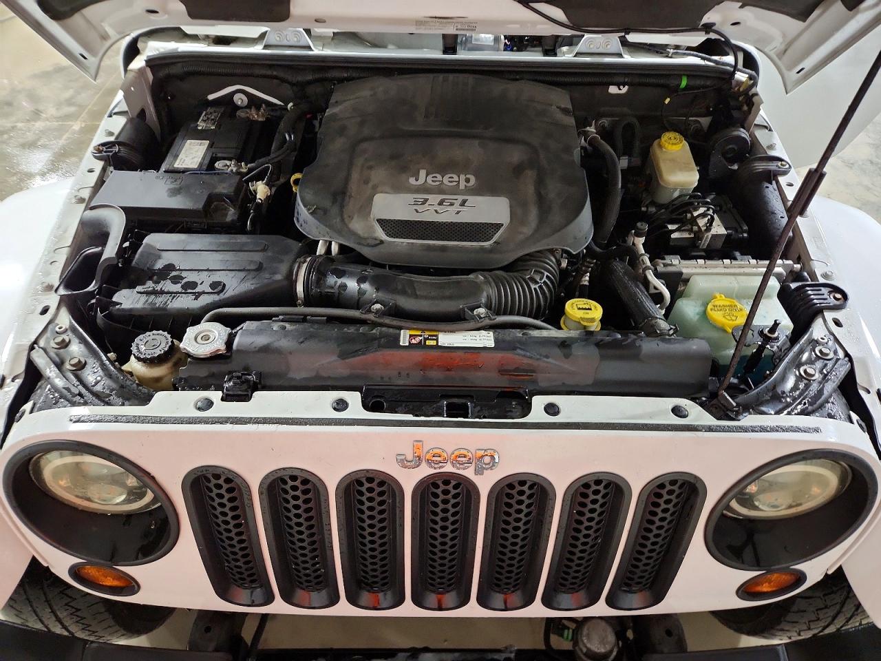 2013 JEEP WRANGLER UNLIMITED SAHARA photo 11