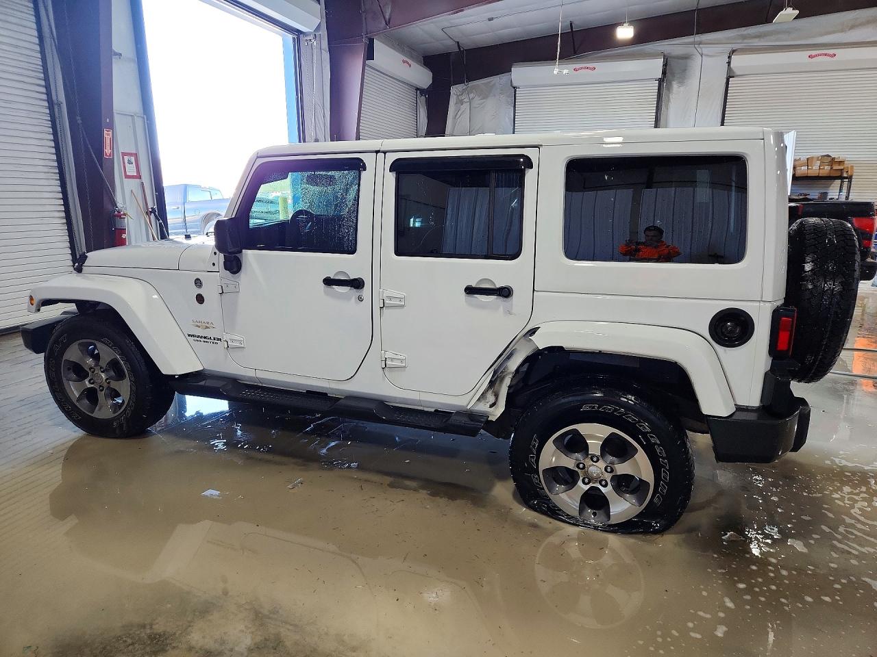 2013 JEEP WRANGLER UNLIMITED SAHARA photo 2
