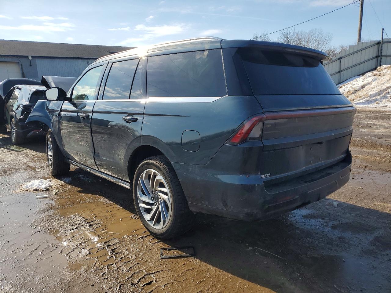 2025 LINCOLN NAVIGATOR RESERVE photo 4