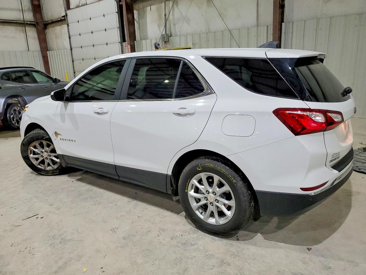 2021 CHEVROLET EQUINOX LT photo 3