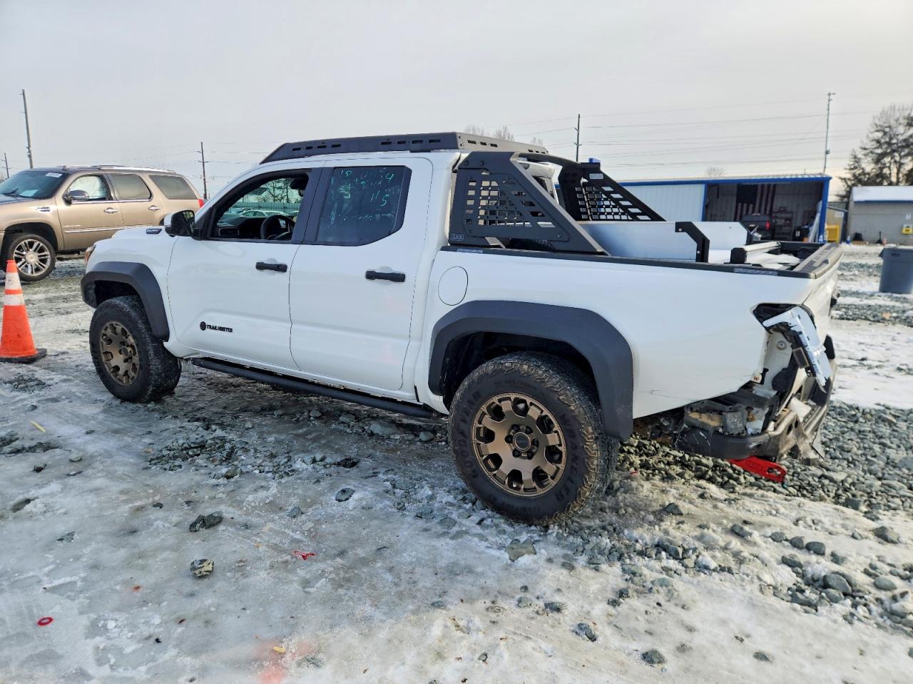 2024 TOYOTA TACOMA DOUBLE CAB photo 2