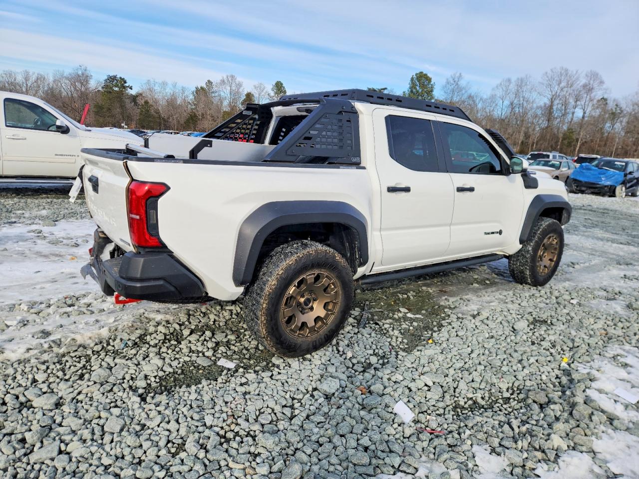 2024 TOYOTA TACOMA DOUBLE CAB photo 3