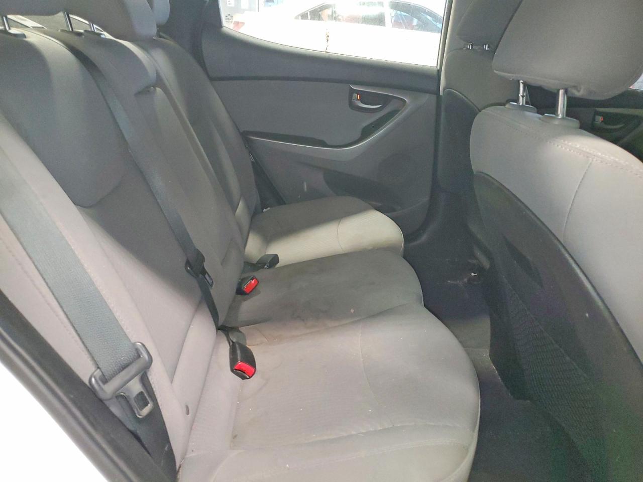 2015 HYUNDAI ELANTRA SE photo 28