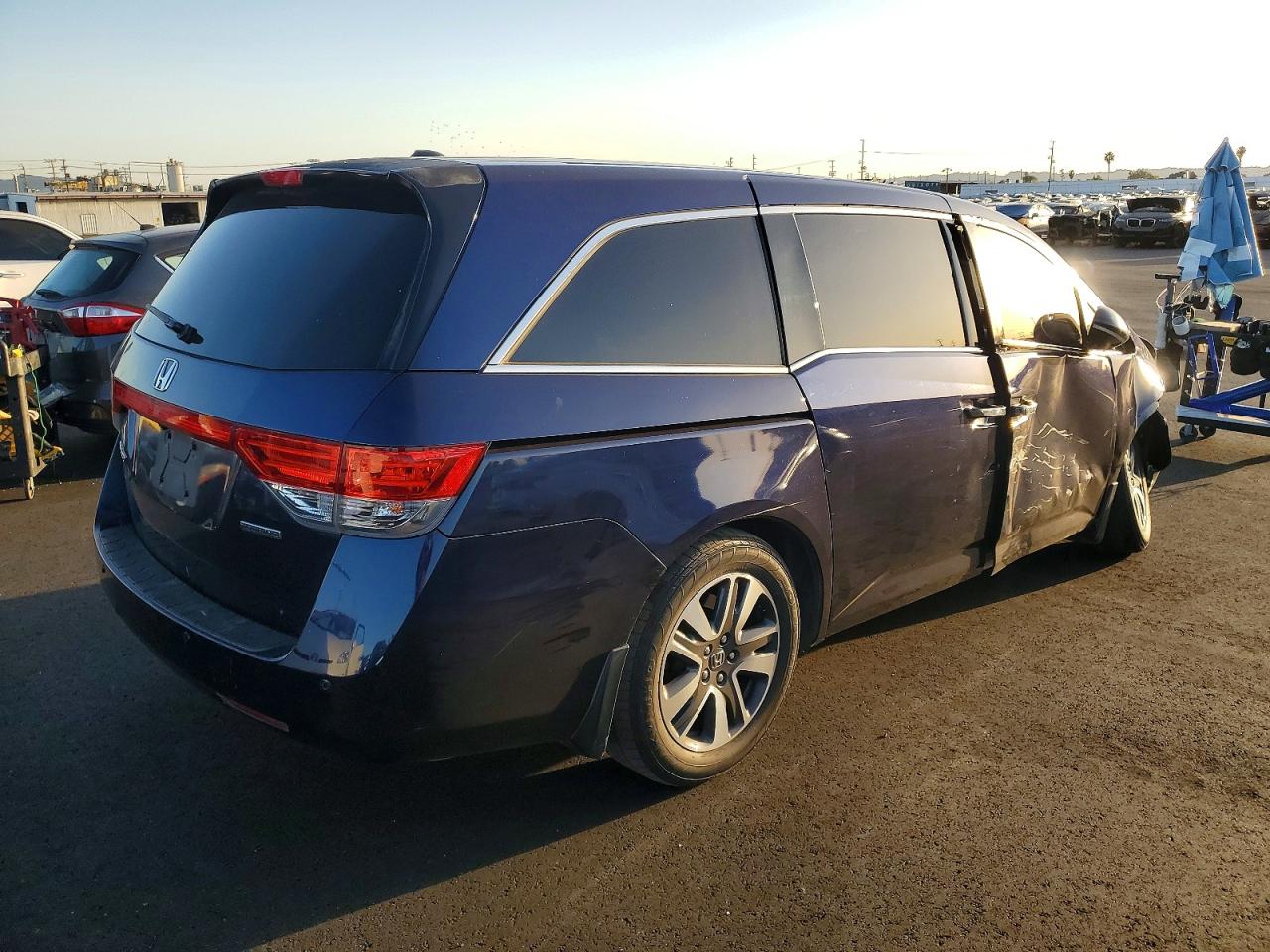 2016 HONDA ODYSSEY TOURING photo 3