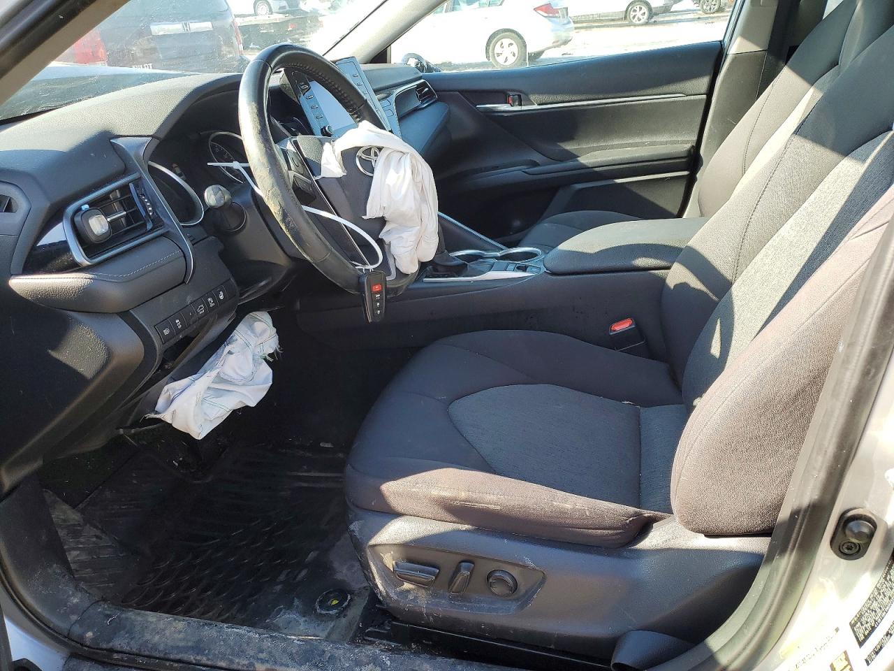 2021 TOYOTA CAMRY LE photo 13