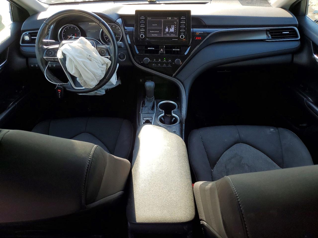 2021 TOYOTA CAMRY LE photo 15