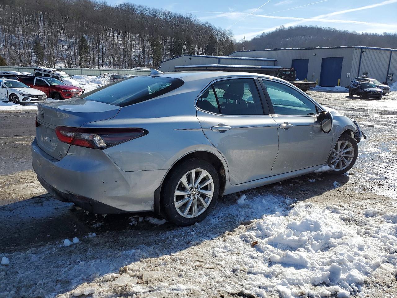 2021 TOYOTA CAMRY LE photo 5