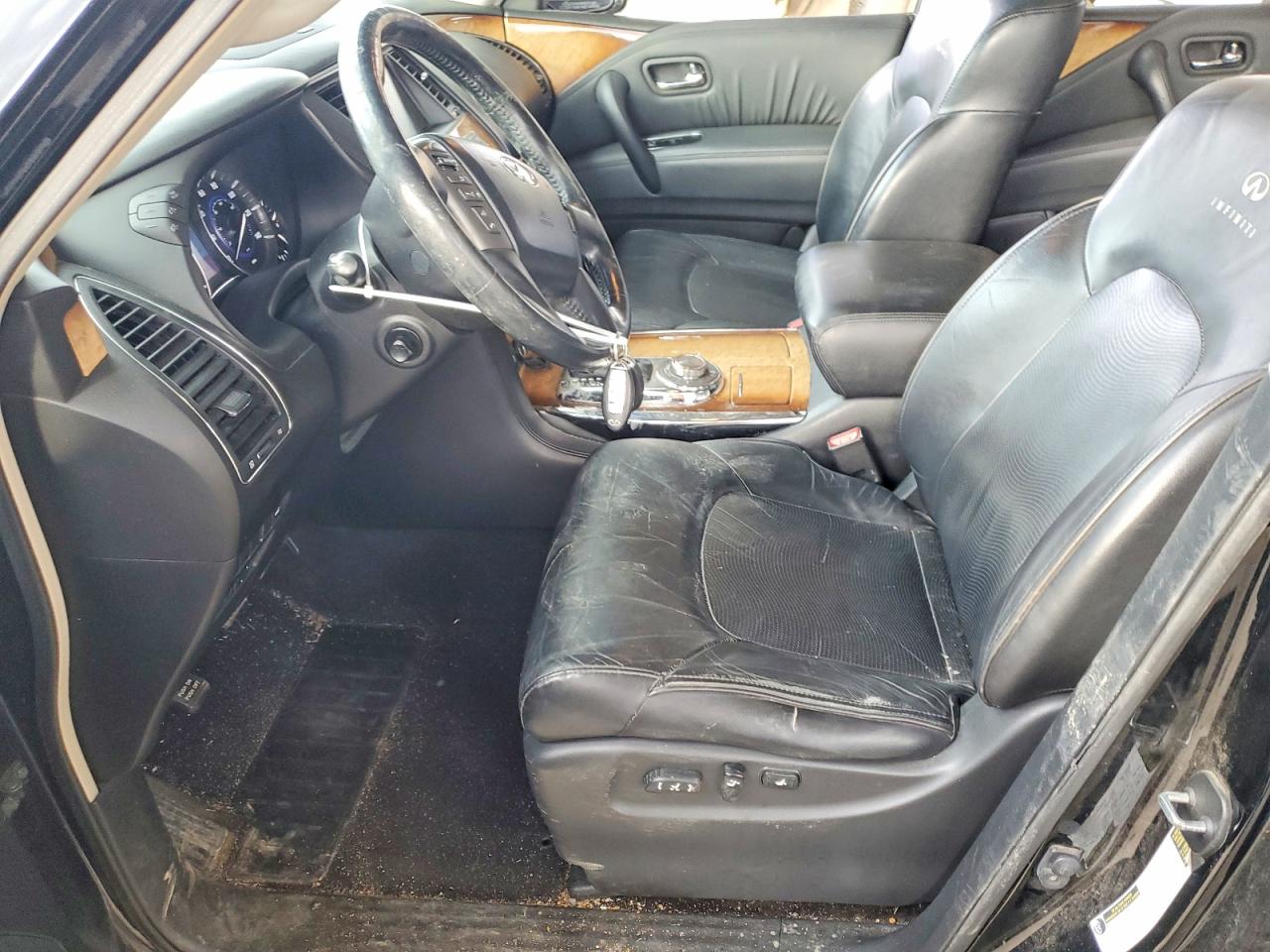 2011 INFINITI QX56 BASE photo 13