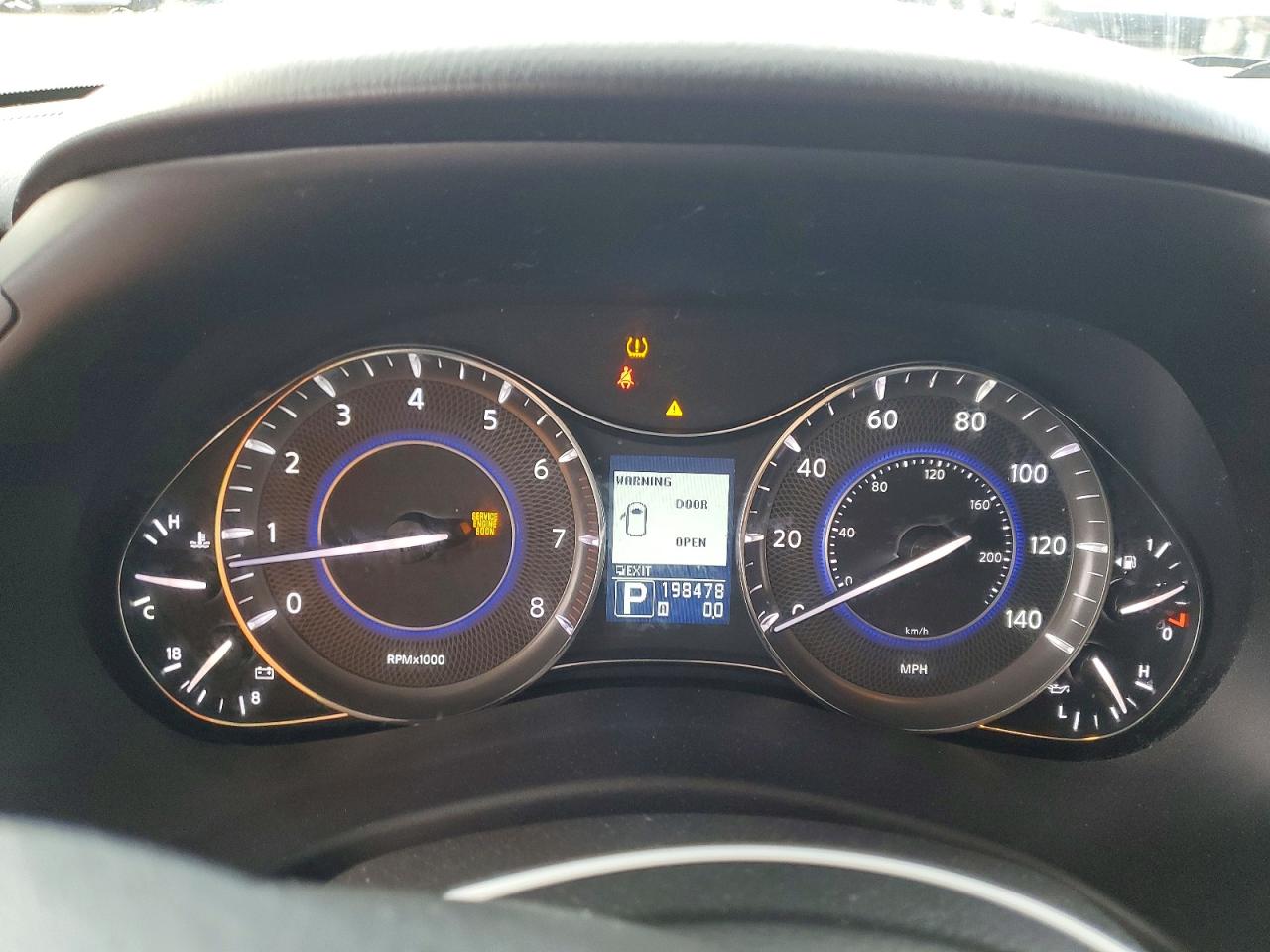 2011 INFINITI QX56 BASE photo 17