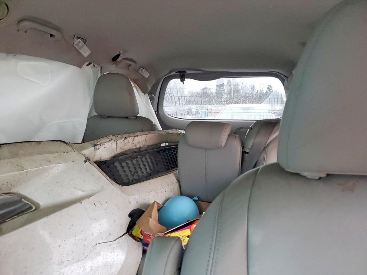 2017 TOYOTA SIENNA photo 19