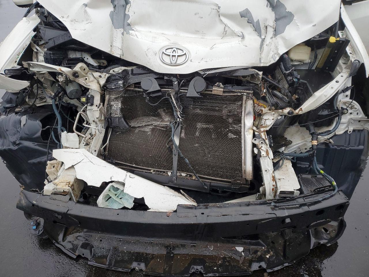2017 TOYOTA SIENNA photo 23