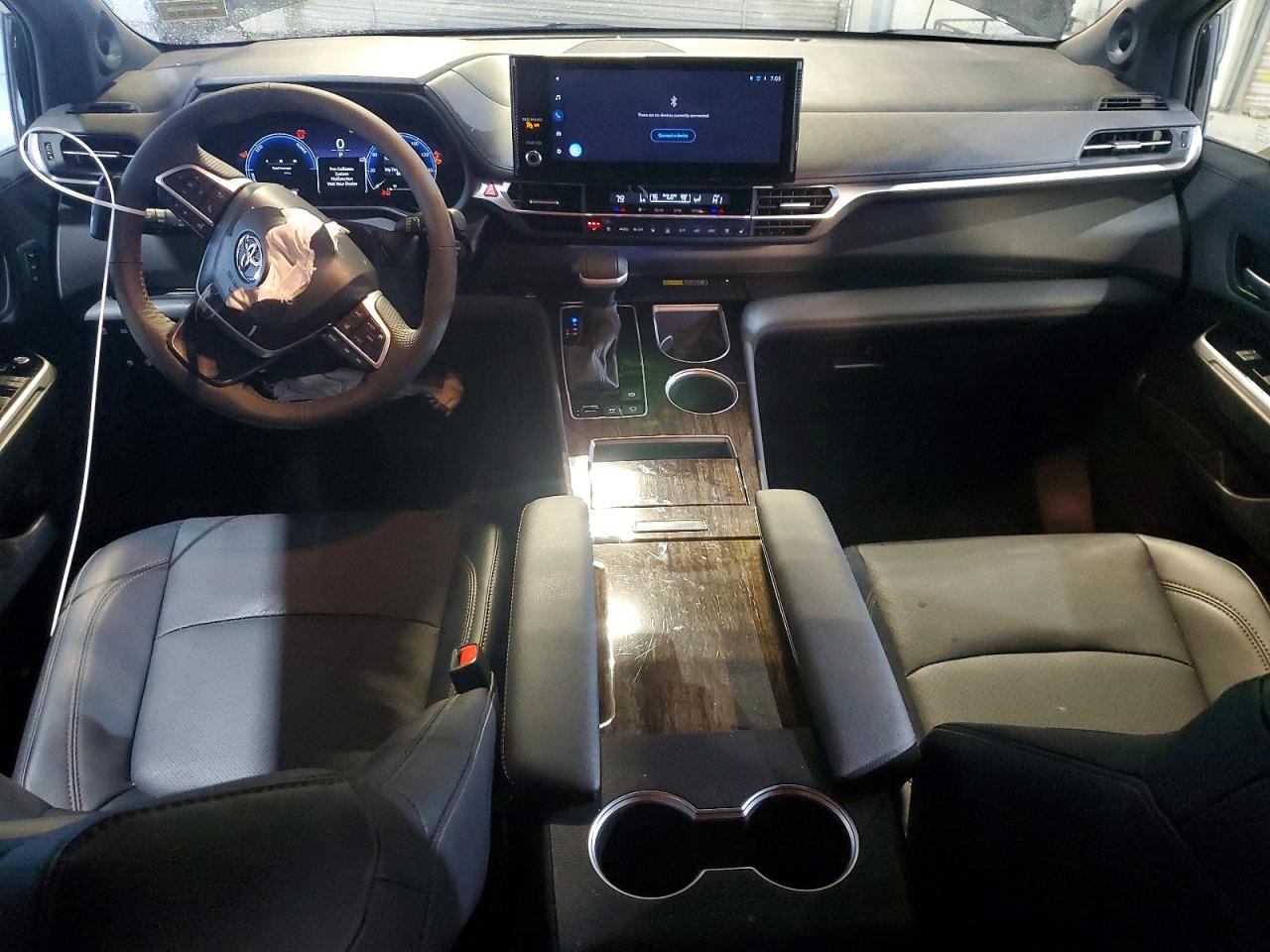 2025 TOYOTA SIENNA photo 8